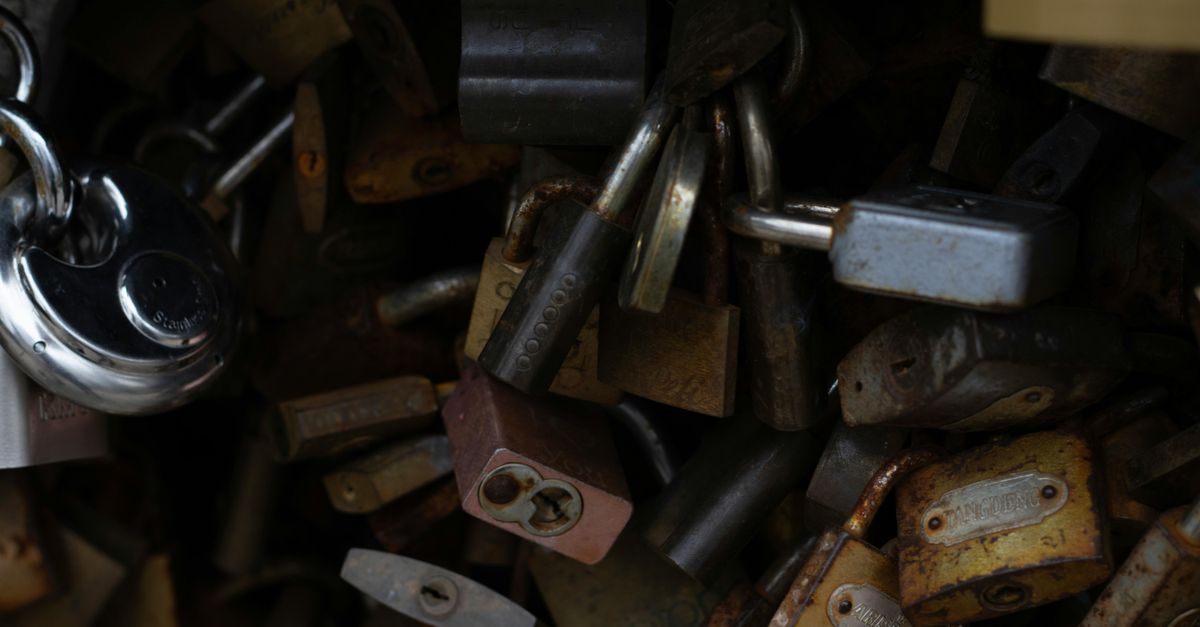 locksmith service technician — Vault Locksmiths