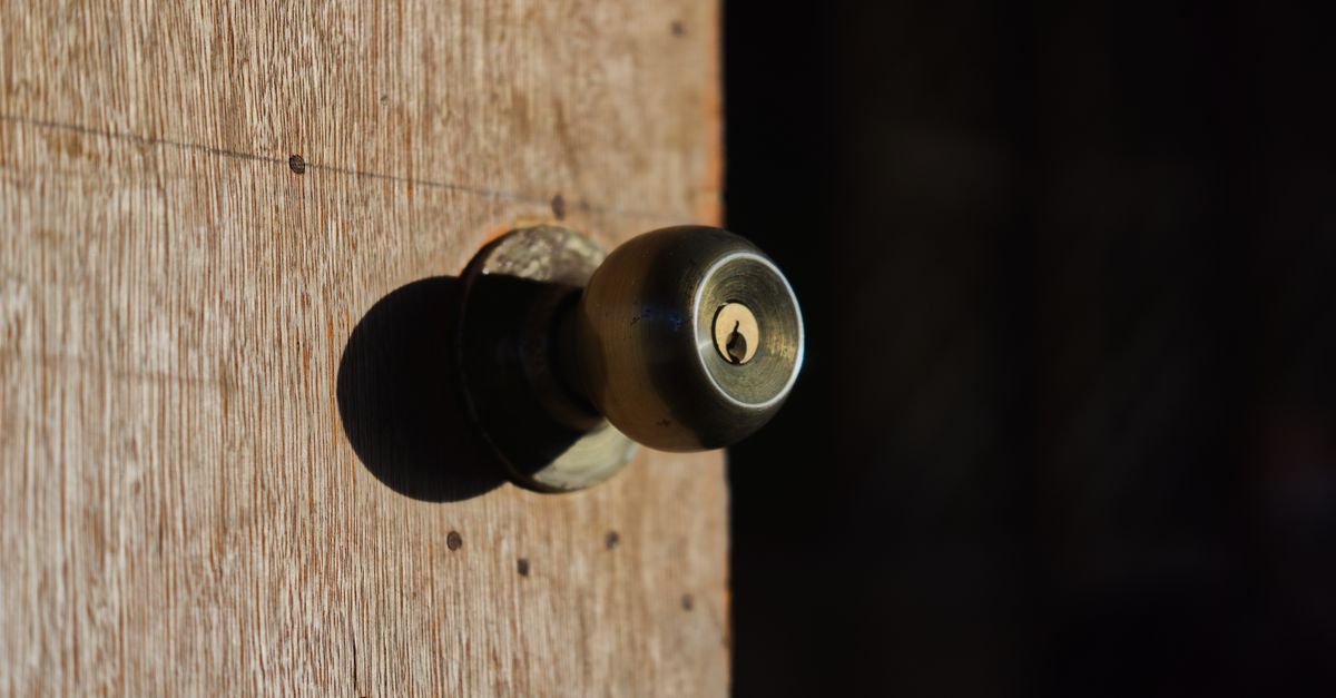 Single-Cylinder vs. Double-Cylinder Deadbolt Installation: Choosing the Right Fit — Vault Locksmiths